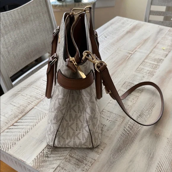 Michael Kors Cream Vanilla Signature Satchel with Brown Trim - Picture 9 of 12